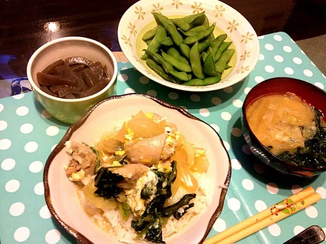 親子丼、こんにゃくのきんぴら、枝豆|なおさん