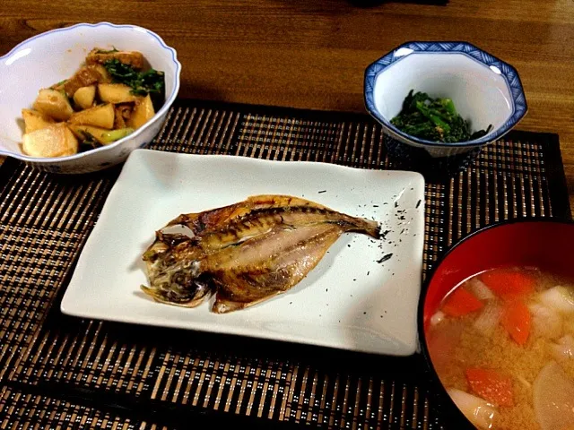 Snapdishの料理写真:アジの開き 豚汁 カブと厚揚げの炒め煮(醤油麹使用) 春菊の胡麻和え|あゆみさん