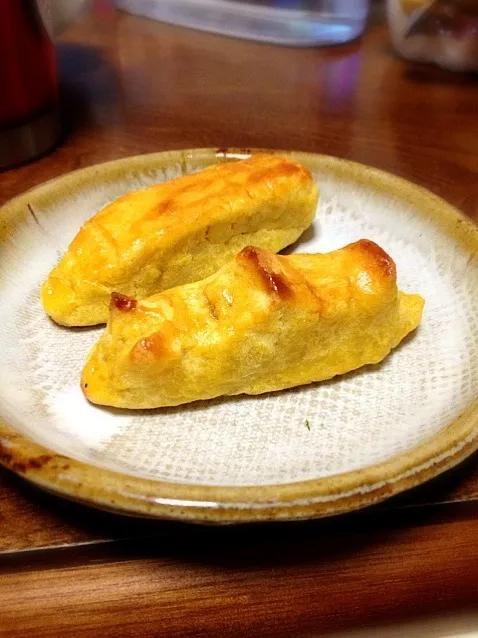 あ、昨日作ったスイートポテト。手前ウミウシと、隣は新幹線的なw食べ物で遊んじゃいけません！w|ヨミルさん