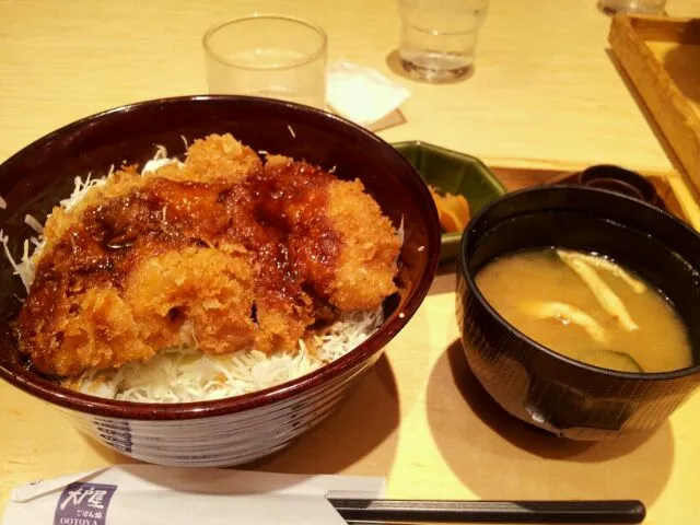 鶏カツソース丼|しーちゃんさん