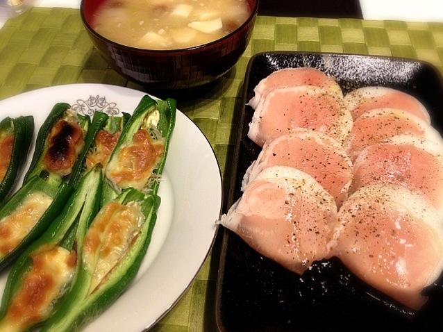 今夜は生ハムと大根のカルパッチョ風 ジャコとピーマンのチーズ焼き ナメコと豆腐の味噌汁 Gintan Snapdish スナップディッシュ Id R54dha