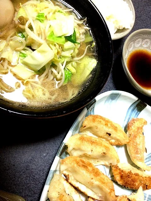 #夕飯 白米、餃子、麺も味も組合せが選べるラーメン(今日は塩、細麺)やったーー！煮卵が乗ってるーー！|ms903さん