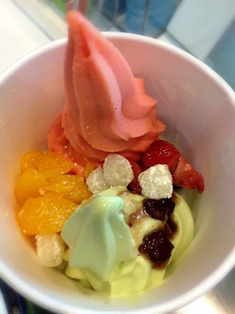 Frozen Yogurt Green tea and pineapple strawberry flavor|yukさん