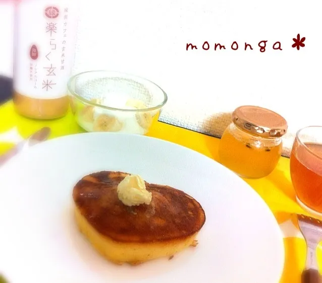 Snapdishの料理写真:玄米甘酒パンケーキ＊ with パッションフルーツティー|momonga＊さん