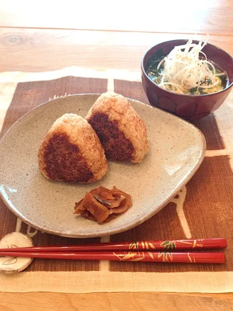 玄米の焼おにぎり&玉子とワカメのスープ♫|みずほさん