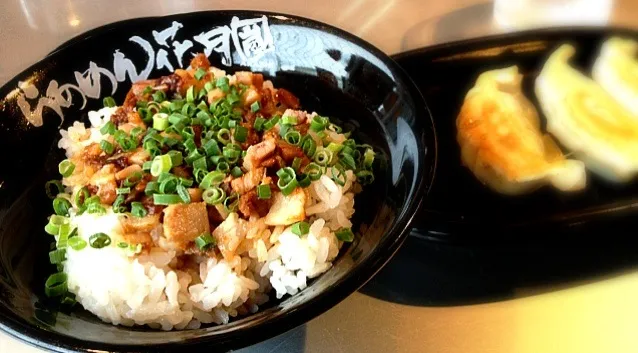 ラーメン花月嵐のニンニク豚めし 餃子セット|ちぃたさん