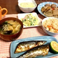 焼き秋刀魚、煮物、炊き込みご飯、マカロニサラダ、お味噌汁|たなかさん