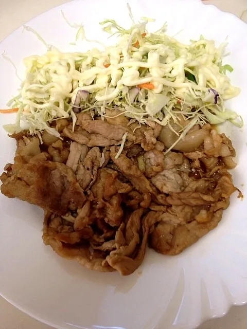 Snapdishの料理写真:豚肉の生姜焼き|ばーさんさん