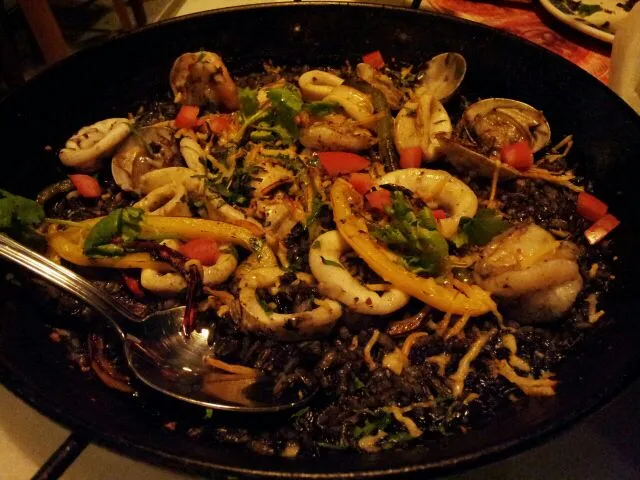 squid ink paella|genさん