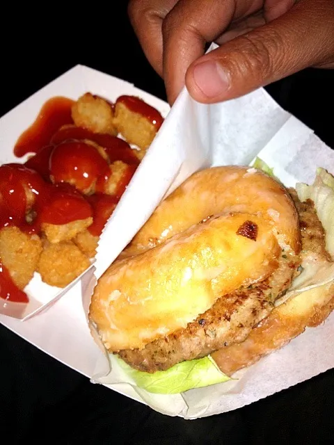 Donut cheeseburger with tater tots|christine rさん