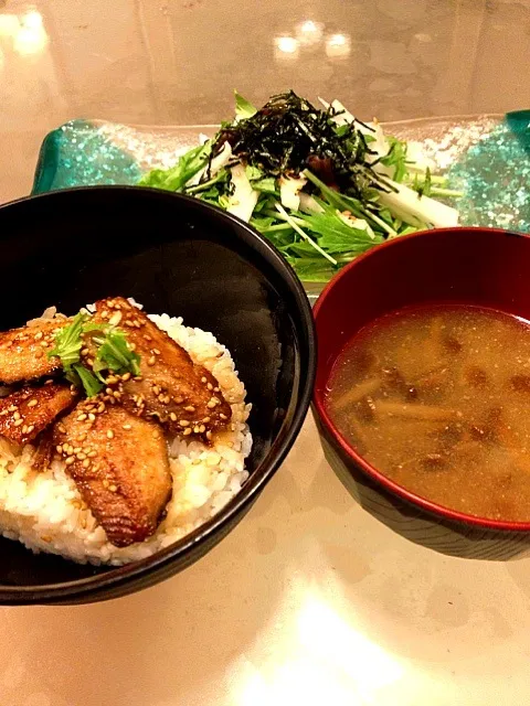 さんまの蒲焼き 水菜と大根の梅サラダ  なめこ汁|ころままさん