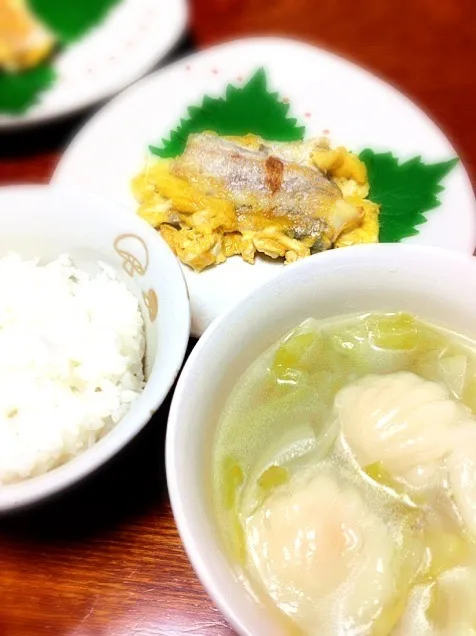 太刀魚の卵とじ焼き、海老ギョウザの中華スープ|えいみさん