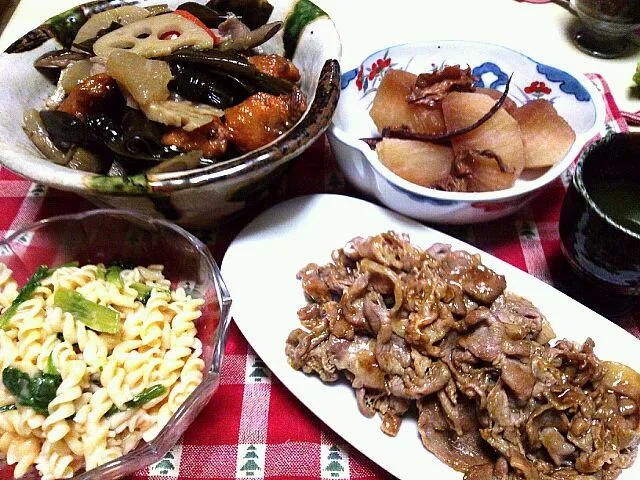 頂き物の煮物&大根の煮物(母作)豚肉のしょうが焼き(自作)|鈴木ひらめさん