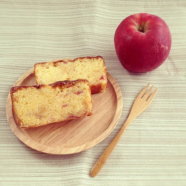 Snapdishの料理写真:キャラメル林檎のラム酒風味パウンドケーキ♡|サエさん