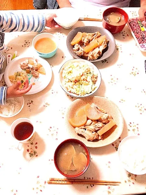 大根と手羽元の煮物、ポテトサラダ、あさりの味噌汁|ともみさん