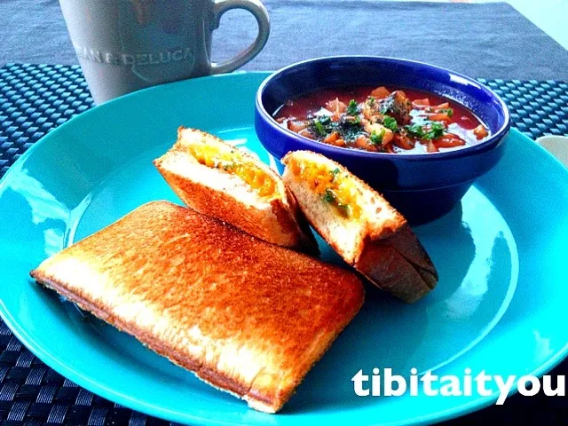 カボチャクリチホットサンドとトマト野菜スープ|ちび隊長さん