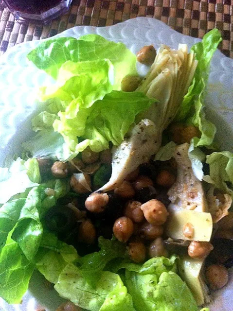 Snapdishの料理写真:Roasted garbanzo and artichoke salad on butter lettuce|irene Carranzaさん