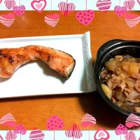 Snapdishの料理写真:焼き鮭と肉じゃが☆|じゅりさん