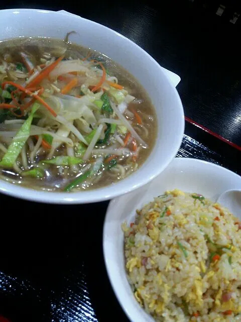 日替わりラーメンセット　今日はチャンポン|しおり巻きさん