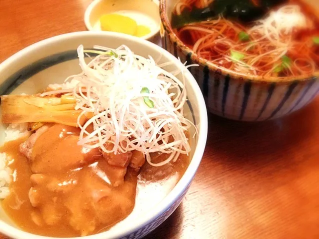 Snapdishの料理写真:ひがしそばセット カレー丼|natsu.さん