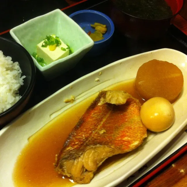 Snapdishの料理写真:121107 鍛冶屋文蔵 駿河台店
煮魚定食 750円|ogu_oguさん