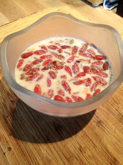 Muesli & goji berries|Generaalさん