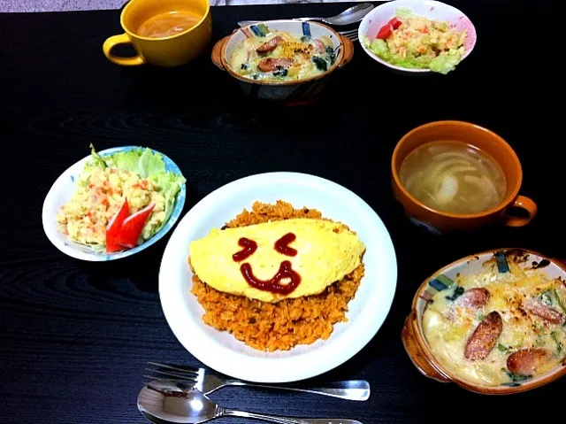 Snapdishの料理写真:たんぽぽオムライス＊ほうれん草のグラタン＊ポテトサラダ＊オニオンスープ|さちこさん