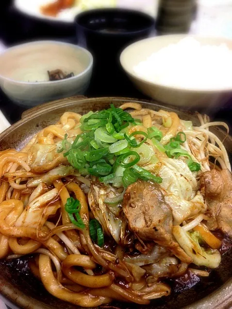 三重名物⁇  みそ焼きうどん定食|shuさん