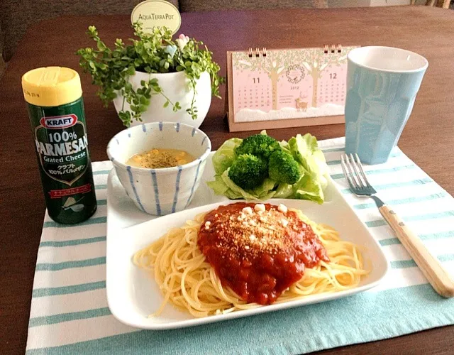 ミートスパゲティ＆パルメザンチーズ、コーンスープ、グリーンサラダ、紅茶(王様と私)|pentarouさん