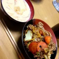 Snapdishの料理写真:洋風お味噌汁＆豚キムチ丼|kyon_nanaさん