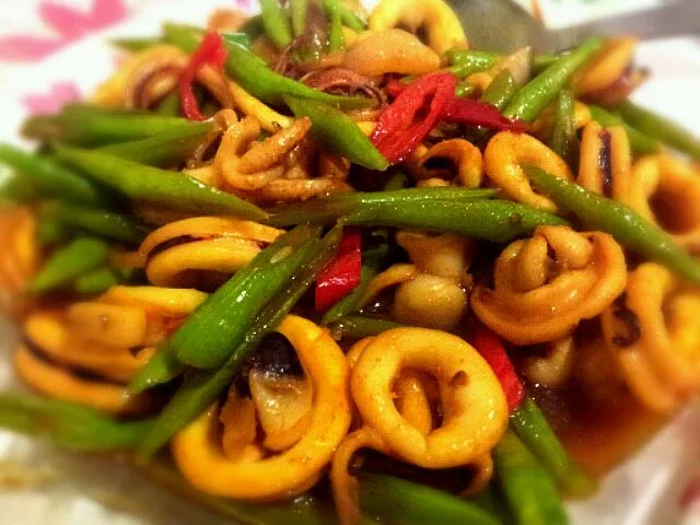 stir fry Squid with turmeric and beans!|Azlina Ahmadさん