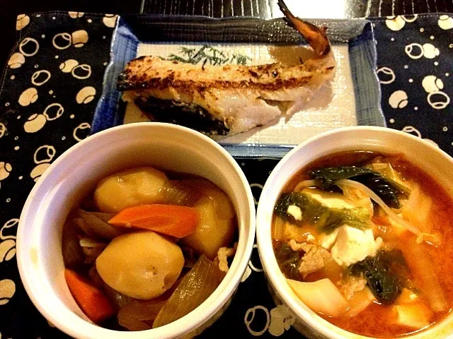 パパ飯  肉じゃか、豆腐味噌チゲ、赤魚粕漬け。|亀井恵美さん