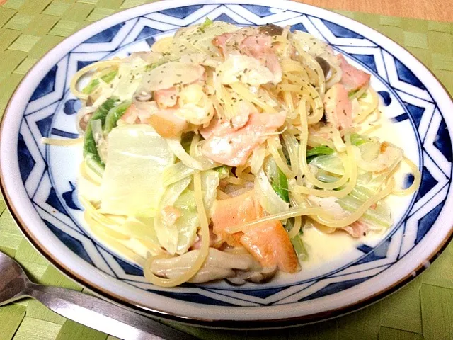 Snapdishの料理写真:秋鮭と白菜のクリームパスタ|kitaさん