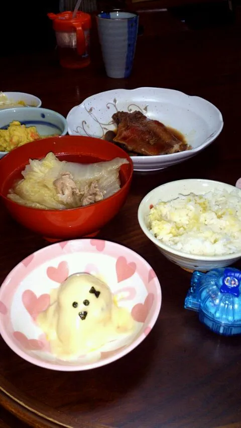 Snapdishの料理写真:和食かな？娘のオモチャが写り込んどる(^-^;|さとみさん