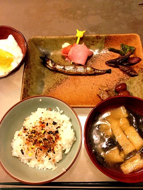 お魚 漬物 お豆 わかめと油揚げのお味噌汁|ころままさん