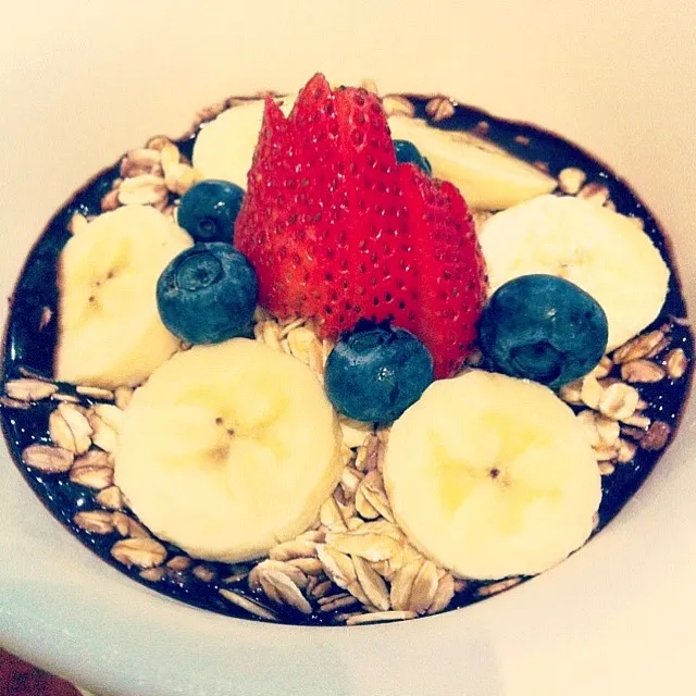 muesli & fruits.|Gavin Teoさん