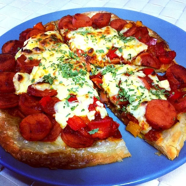 Snapdishの料理写真:Pizza with sausage on prata crust|shirlynさん