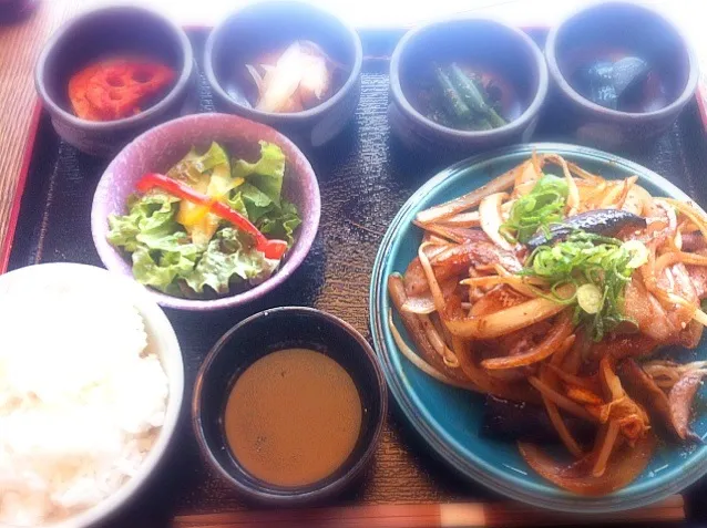 Snapdishの料理写真:豚と夏季野菜の自家製キムチ炒め定食♪(´ε｀ )|CHIEさん