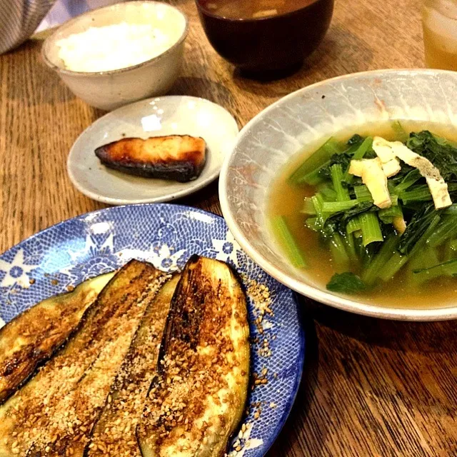 11.8.昼ご飯  小松菜煮浸し、フライパン焼きなす、鰆味噌漬け|makoさん