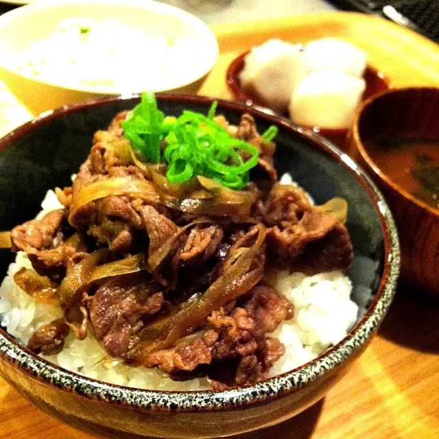 牛肉のしぐれ煮乗っけごはん、里芋の白煮、春雨サラダ、味噌汁|sakikoさん