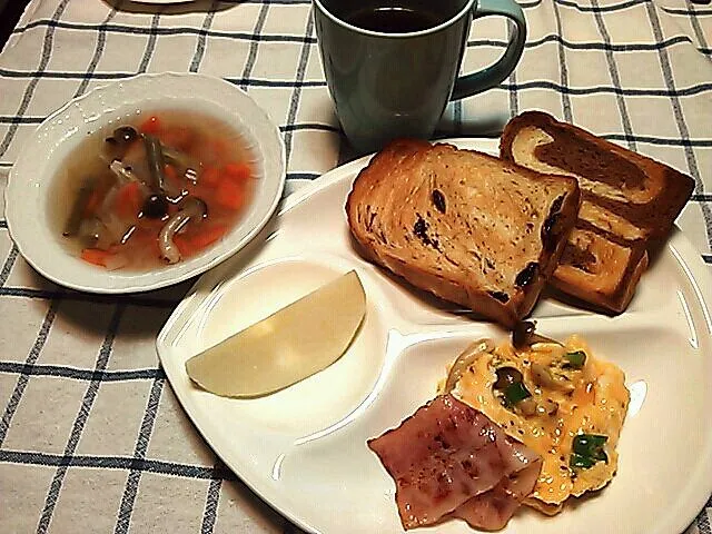 今日の朝ごはん＊オムレツ&スープ|はんにゃたろうさん