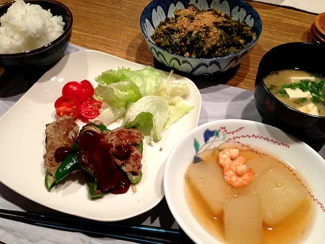 Snapdishの料理写真:ピーマンの肉詰め  サラダ   冬瓜の海老あんかけ  味噌汁   高菜の漬物|高田恵子さん