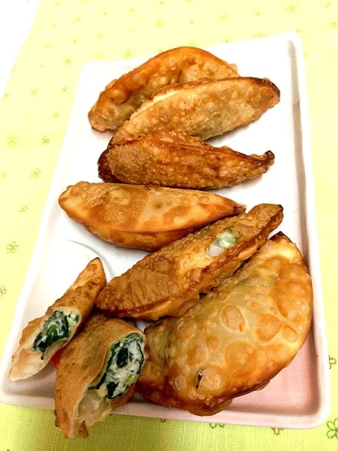 Snapdishの料理写真:Spinach and cream cheese dumplings|gerlie samsonさん