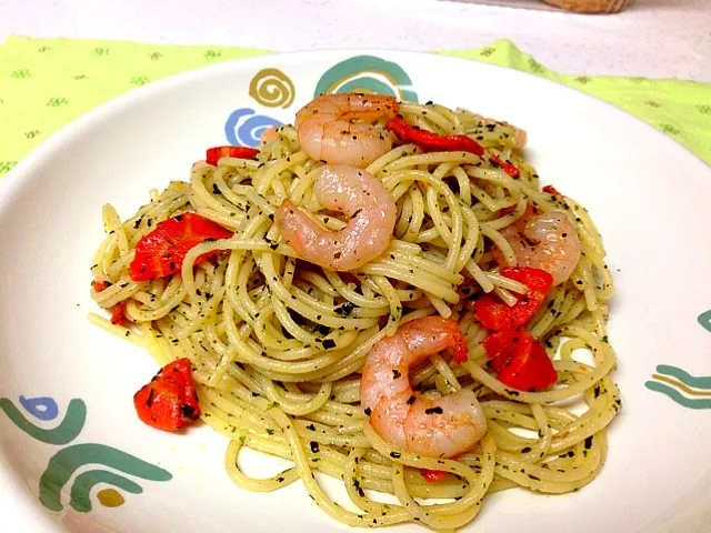 Pasta for dinner. Shrimp Basil spaghetti .|gerlie samsonさん