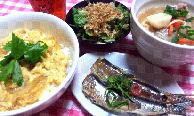 玉子丼、鰯の梅煮大葉添え、三つ葉おひたし、豚汁|まあるさん