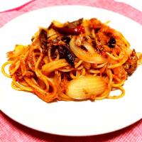 ツナと乾燥トマトのパスタ( •ॢ◡-ॢ)-♡