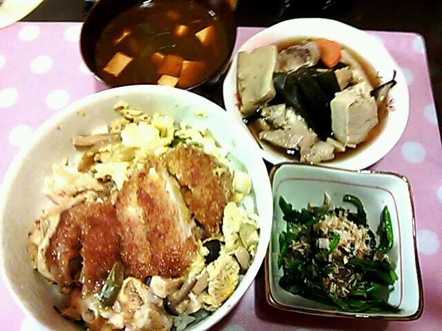 󾬔カツ丼
󾬔ほうれん草おひたし
󾬔ナメコ豆腐ネギの赤だし
󾬔高野豆腐と昆布鶏肉の煮物|クラキティさん