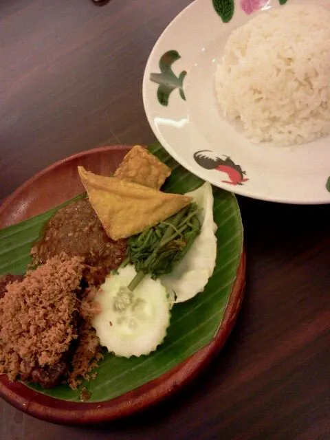 Snapdishの料理写真:empal penyek javaness|nur allishaさん