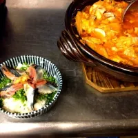 Snapdishの料理写真:秋刀魚刺し丼とチゲ鍋|川原淳真さん