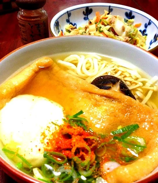 Snapdishの料理写真:大っきなキツネの力うどん・キャベツのツナ煮|かっぴーさん